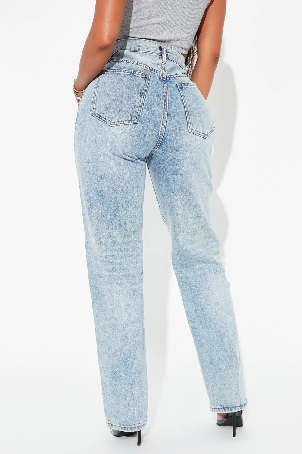 STRAIGT LEG JEANS